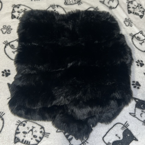 Only One For Me Faux Fur Jacket
XS - Picture 3 of 3